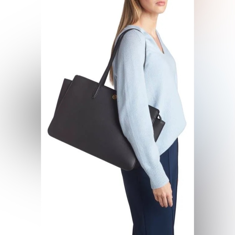 ❤️Tory Burch Robinson Leather Tote.